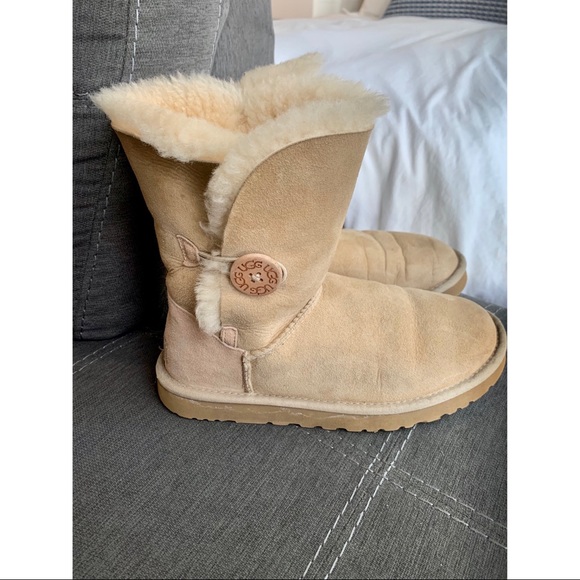 SOLD — UGG Bailey Button Boot - Picture 2 of 7